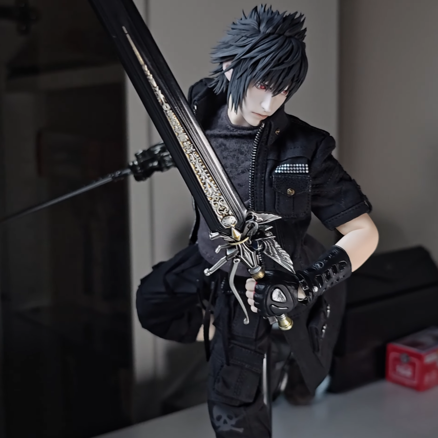 GameToys Noctis pose